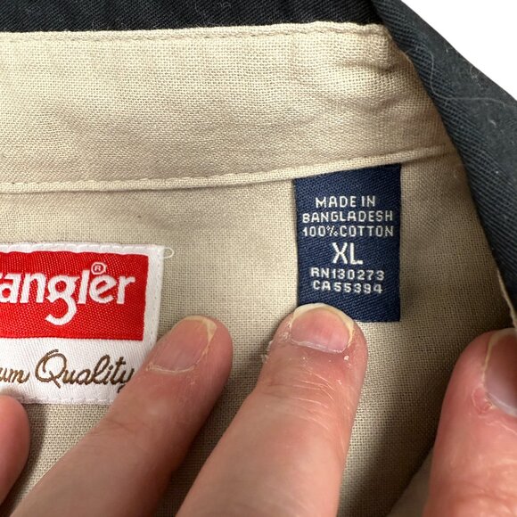 NWT Men's WRANGLER Relaxed Fit Short Sleeve Button Down Black Shirt | Size XL - Picture 2 of 7